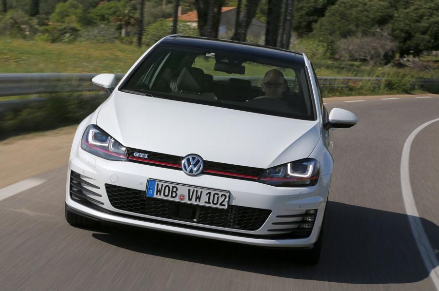  Volkswagen Golf GTi 5-Door 2015 года  (фото 38 из 48)